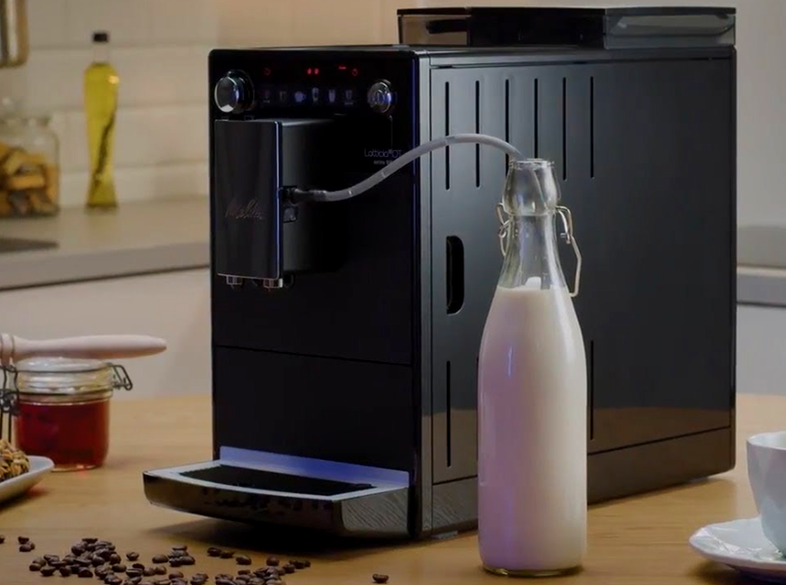 Comment nettoyer sa machine à café en grain Melitta Latticia OT ?