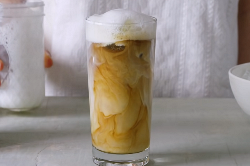 Comment Faire Un Latte Glacé à La Maison