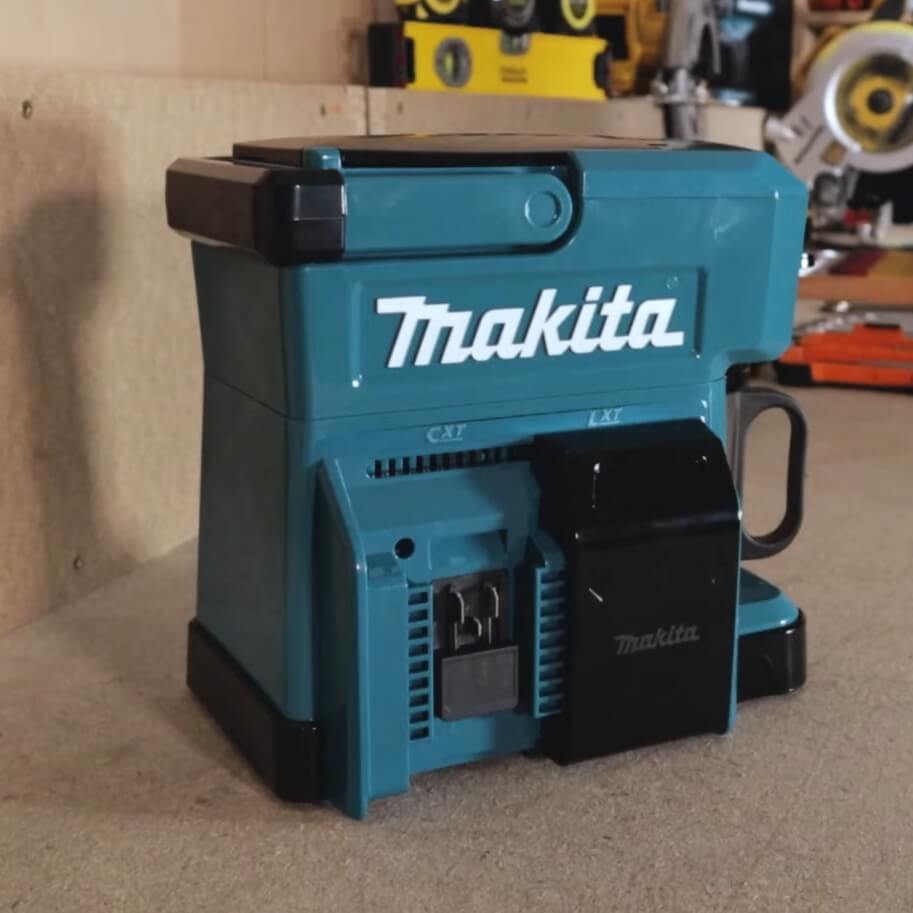 https://cafeambiance.fr/wp-content/uploads/2023/01/Makita-DCM501Z-Machine-a-Cafe-1.jpg